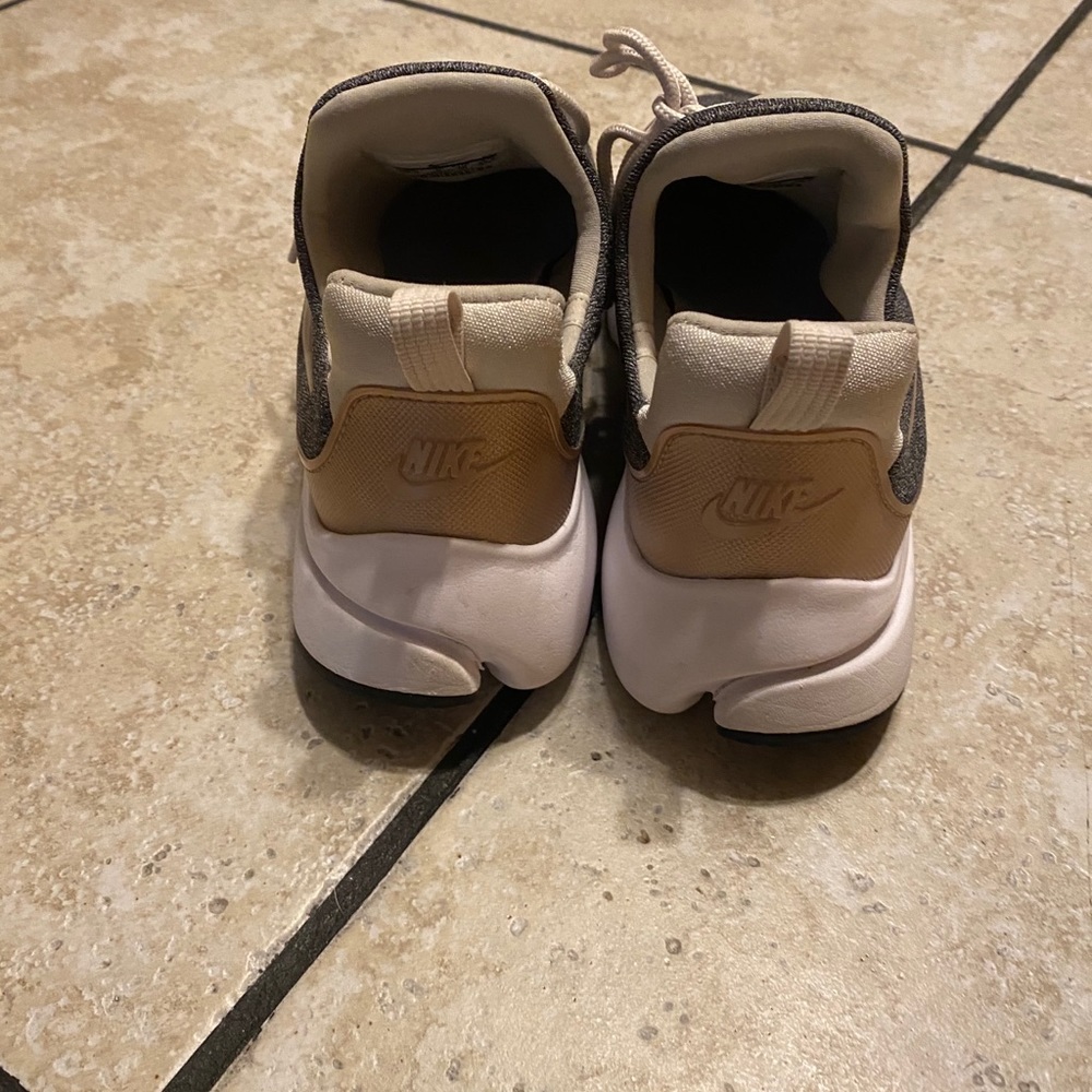 Women’s Nike Tennis Shoes - Picture 2 of 3